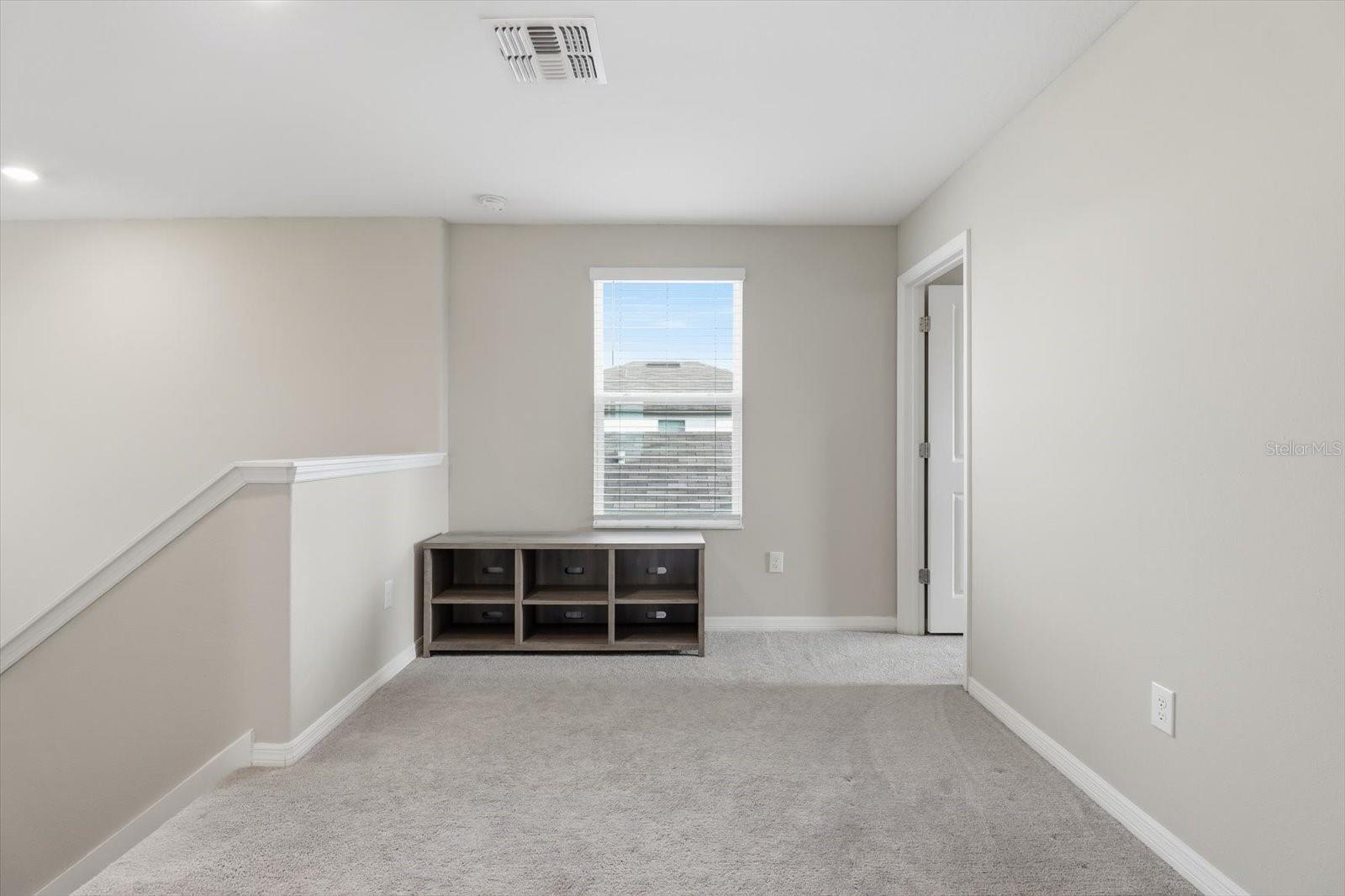 Image 22 of 49 For 675 Argyll Drive