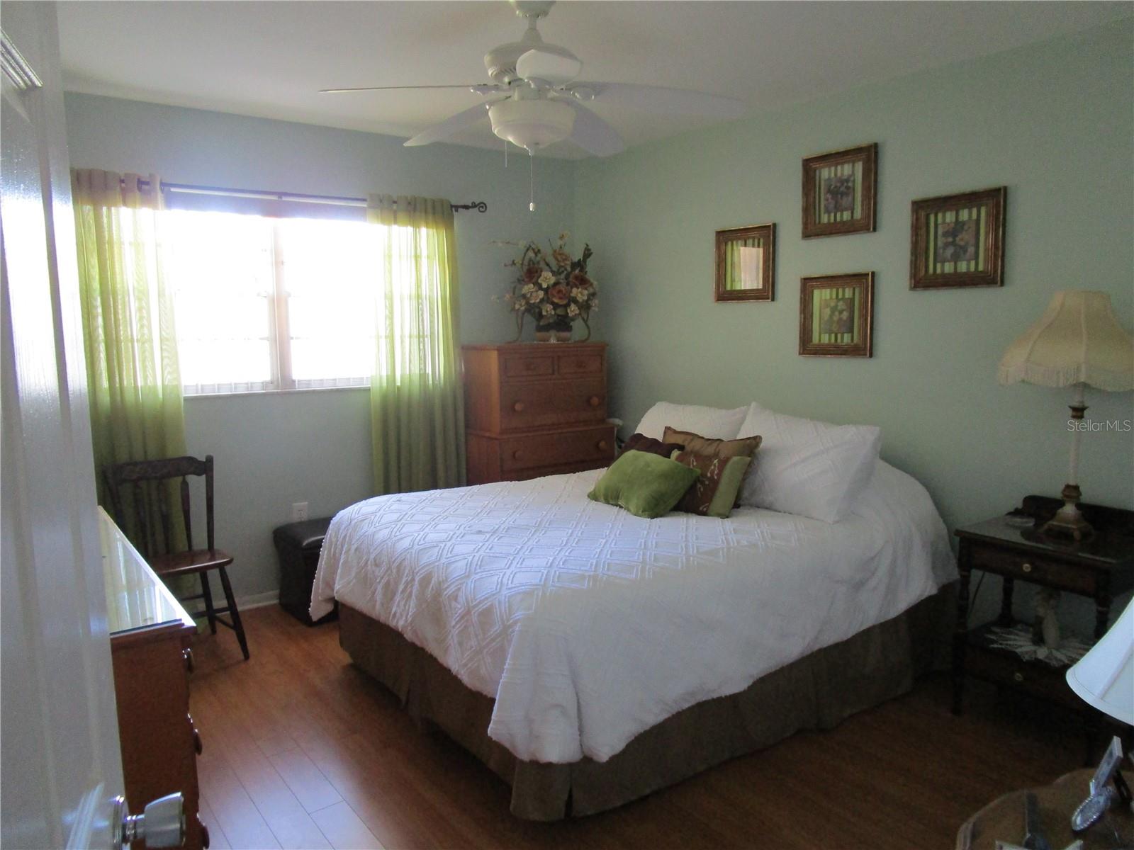 Image 11 of 37 For 5850 18th Street N 8