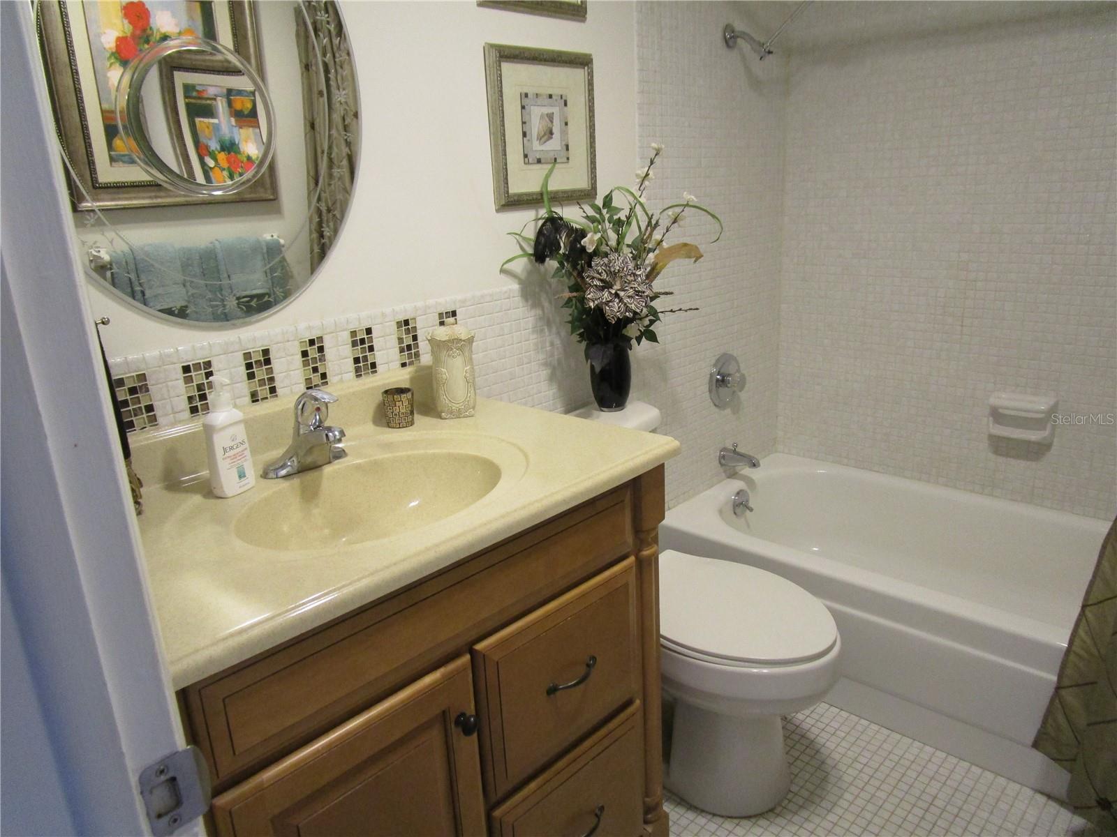 Image 15 of 37 For 5850 18th Street N 8