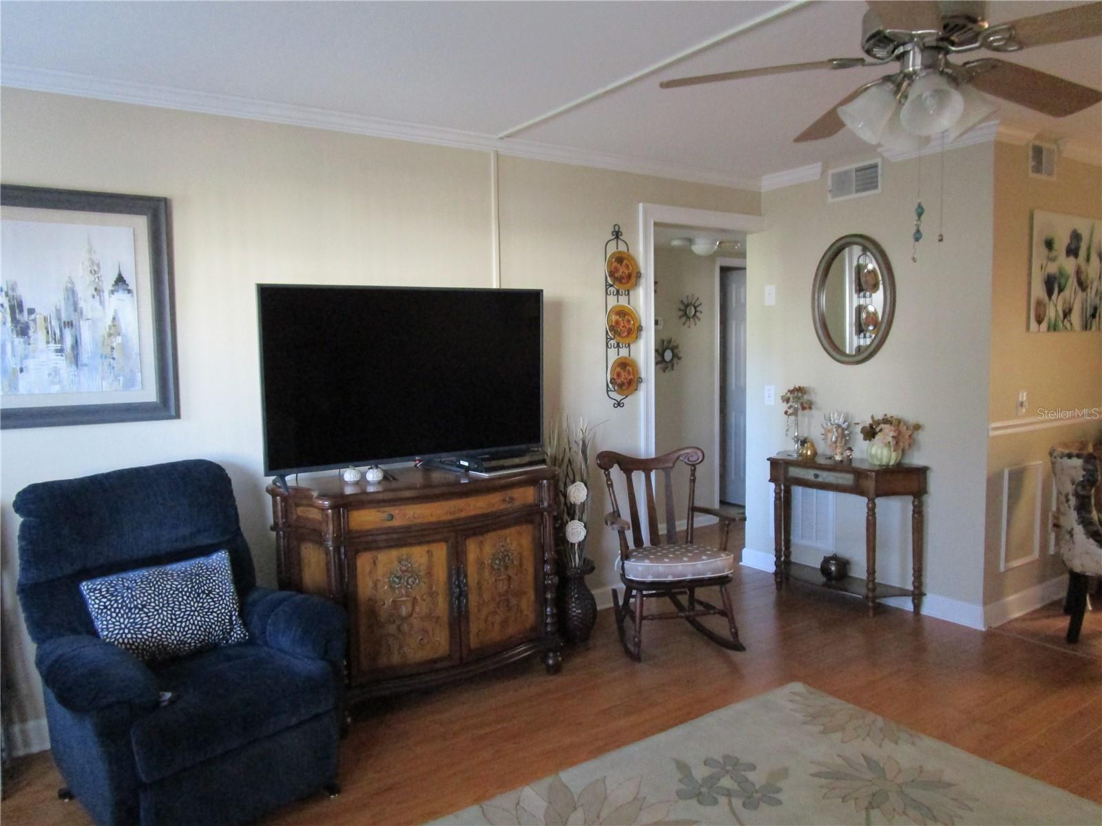 Image 5 of 37 For 5850 18th Street N 8