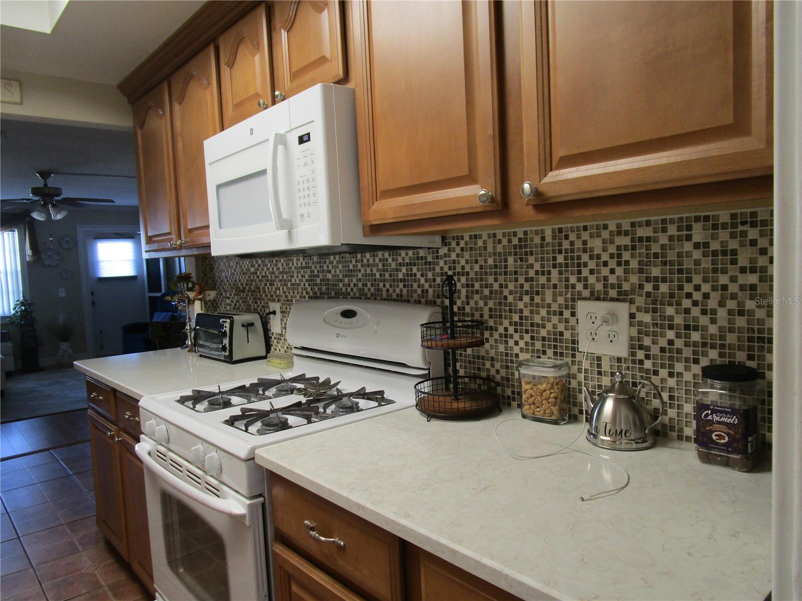 Image 7 of 37 For 5850 18th Street N 8