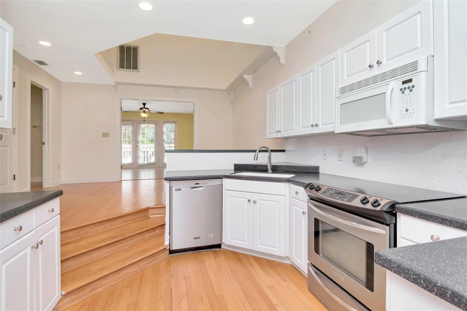 Image 11 of 28 For 5001 Pilgrims Path Way C