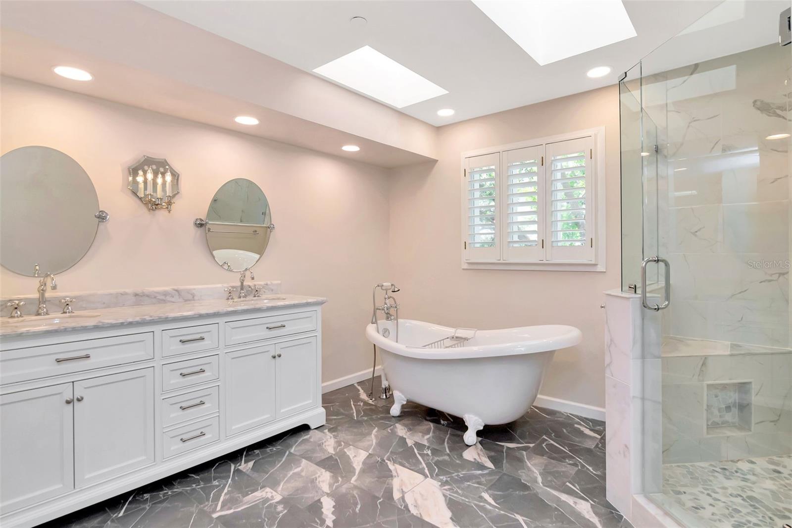 Image 17 of 28 For 5001 Pilgrims Path Way C