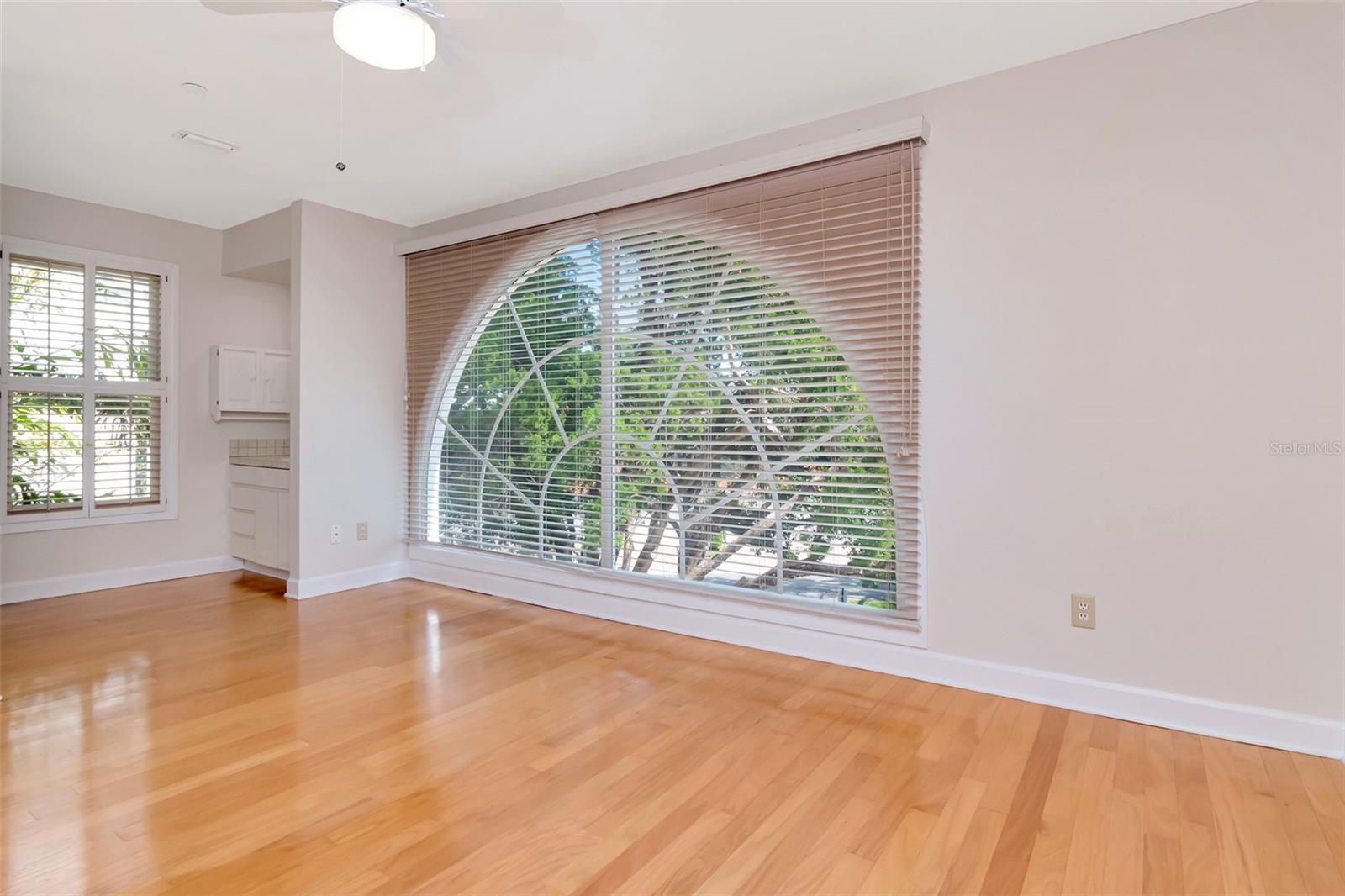 Image 18 of 28 For 5001 Pilgrims Path Way C