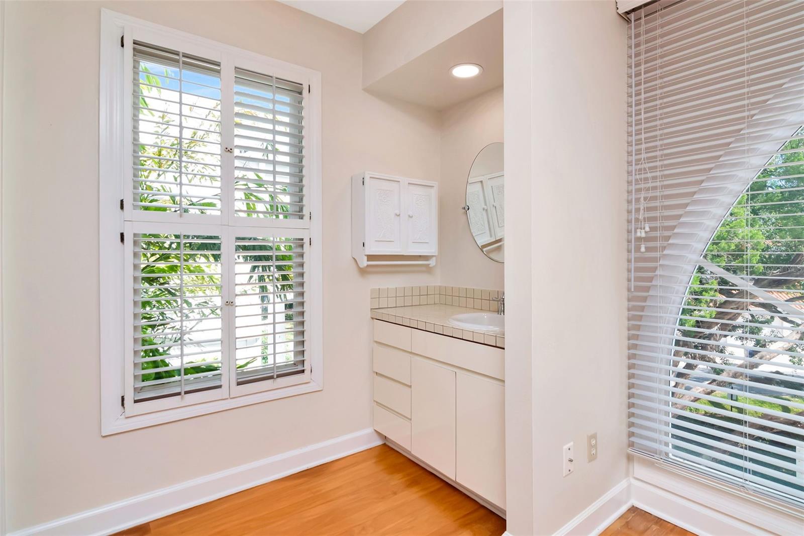 Image 19 of 28 For 5001 Pilgrims Path Way C