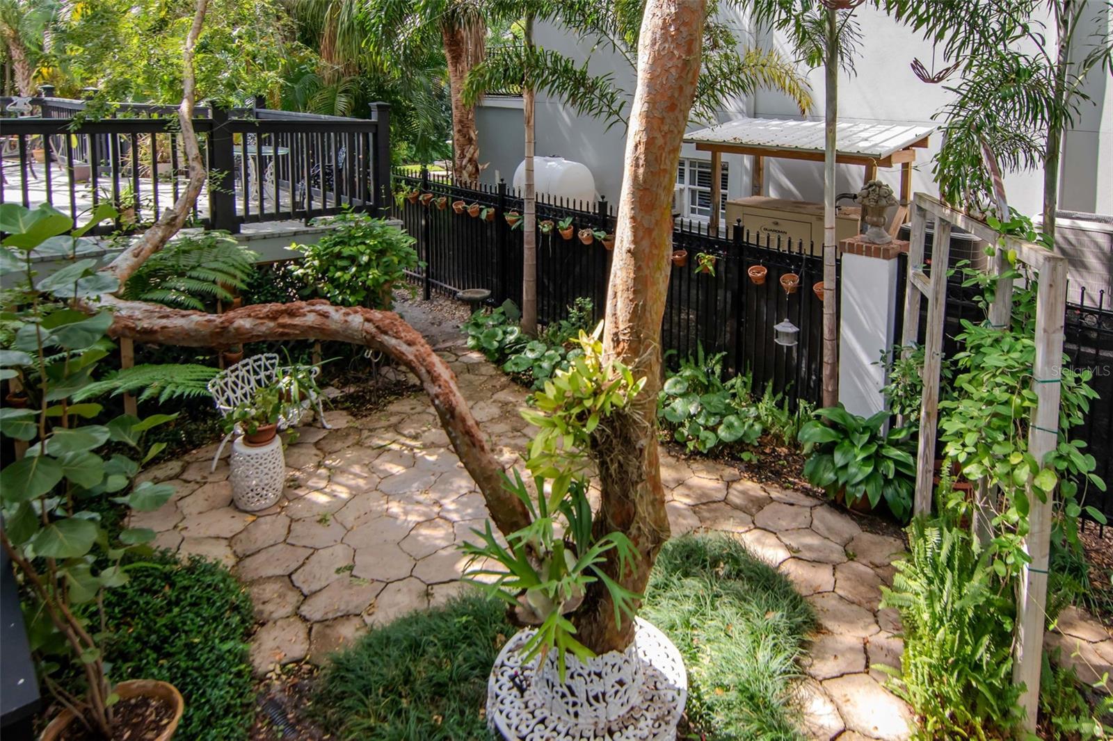 Image 22 of 28 For 5001 Pilgrims Path Way C