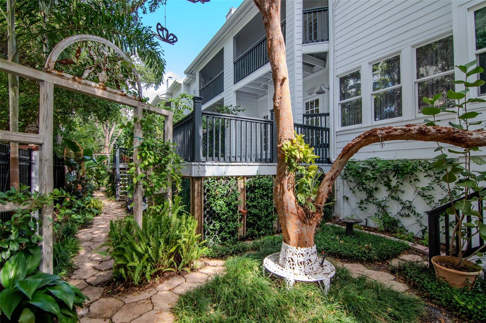 Image 23 of 28 For 5001 Pilgrims Path Way C