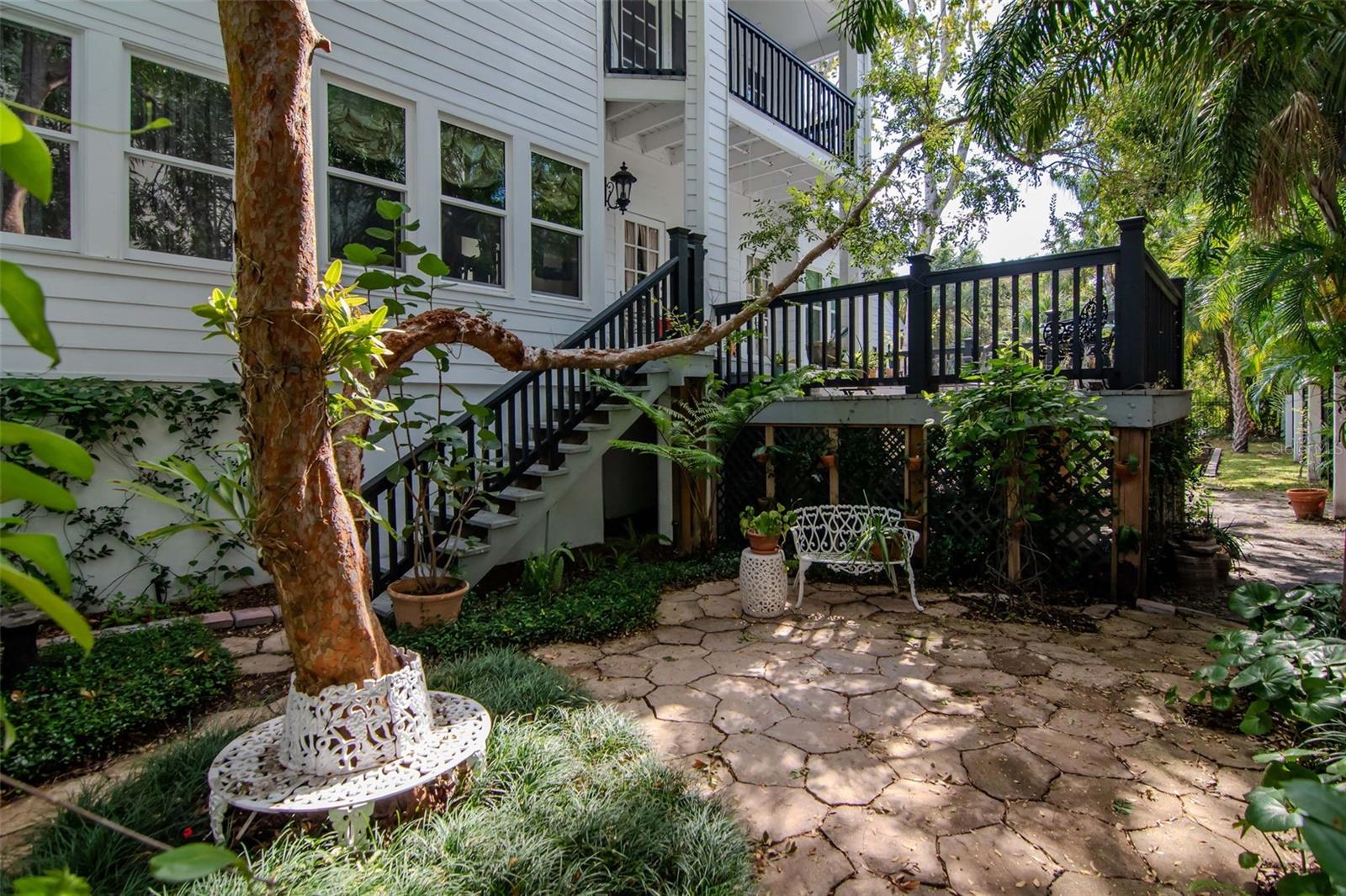 Image 24 of 28 For 5001 Pilgrims Path Way C