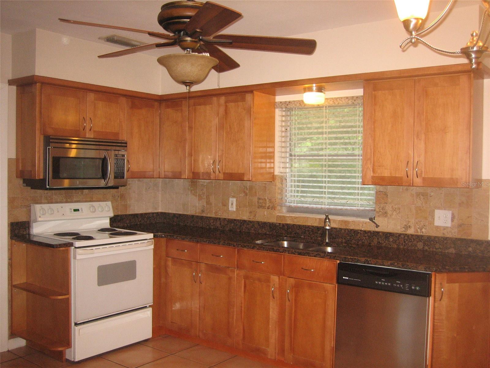 Image 18 of 59 For 1636 Douglas Avenue