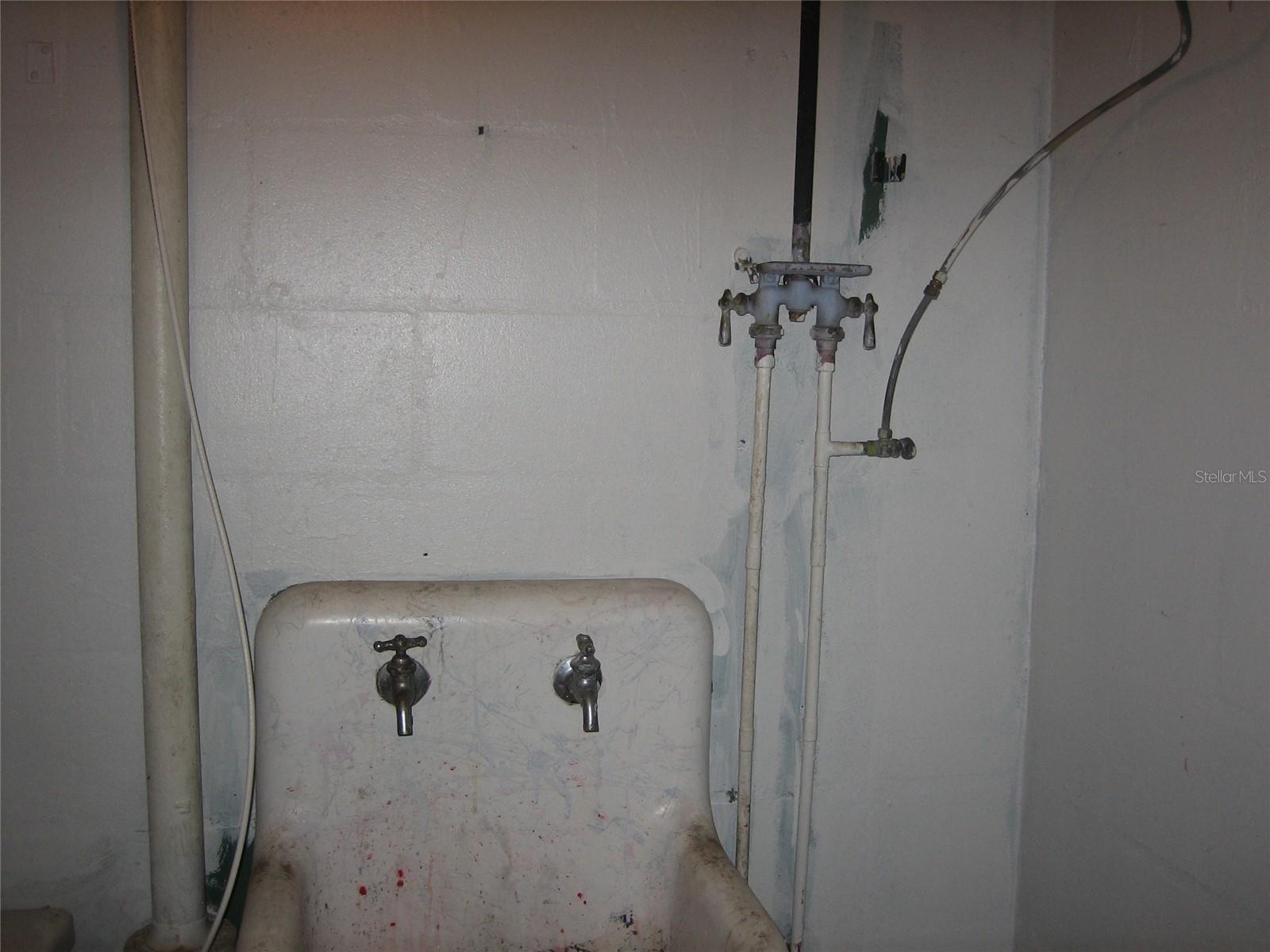 Image 34 of 59 For 1636 Douglas Avenue