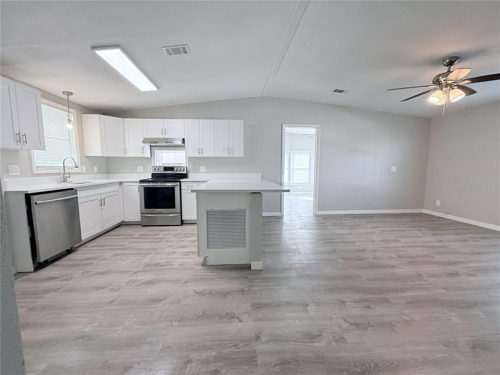 Image 3 of 20 For 5316 Ixora Street