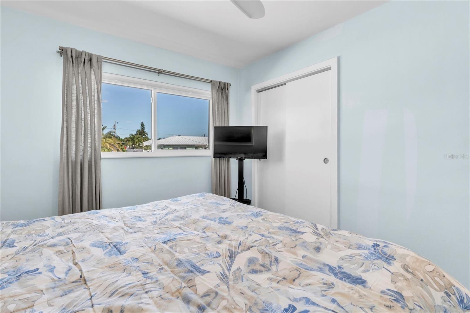 Image 25 of 45 For 104 24th Street