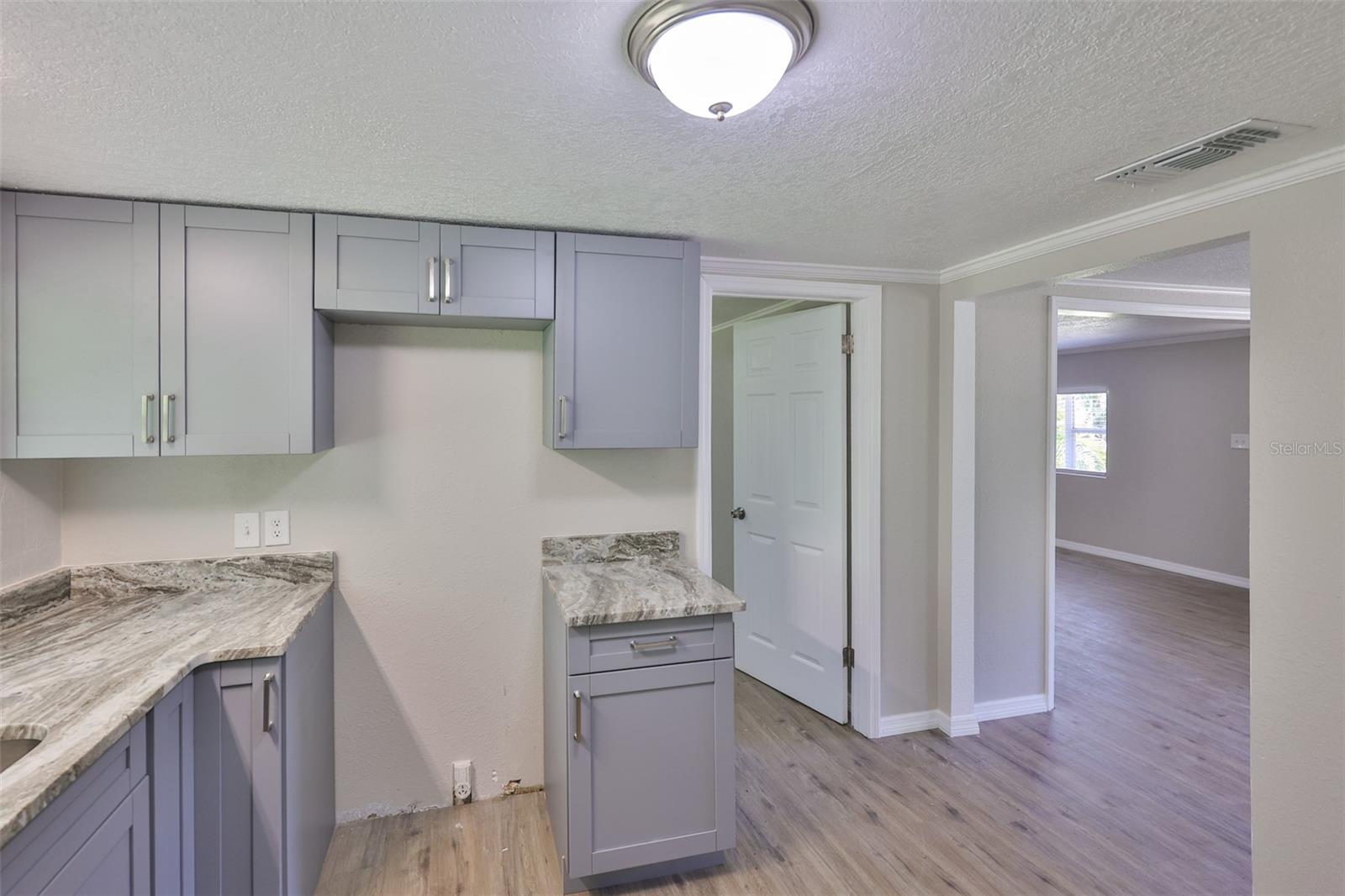 Image 24 of 38 For 2112 33rd Street Se