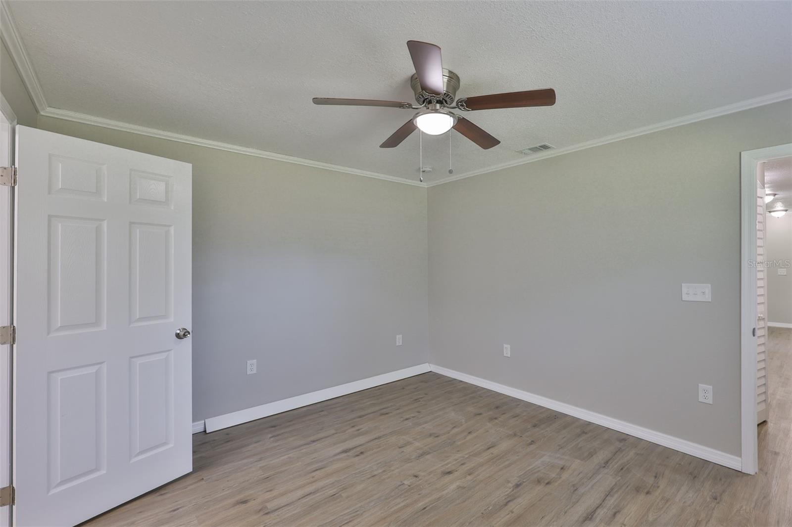 Image 9 of 38 For 2112 33rd Street Se