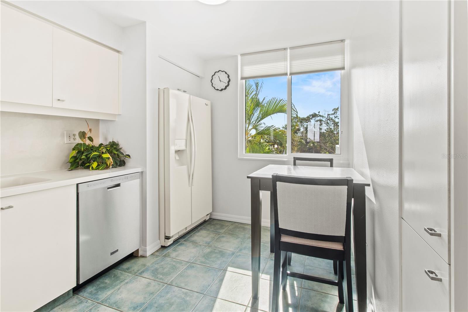 Image 10 of 58 For 829 Bayport Way 829