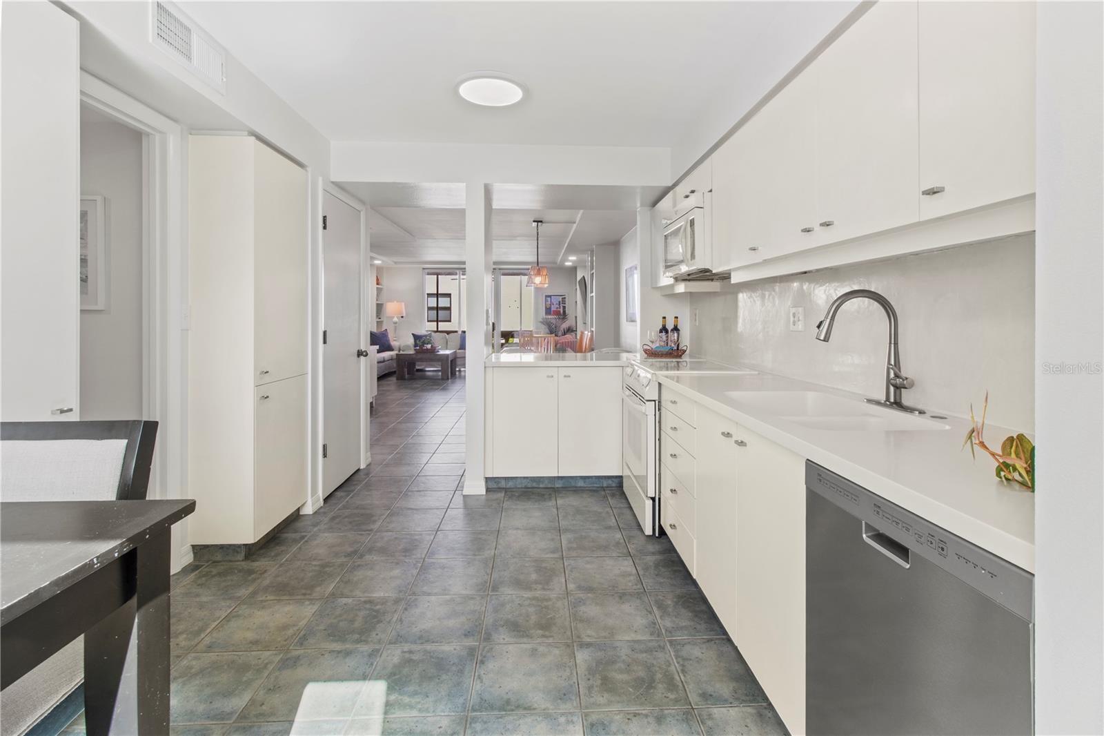 Image 11 of 58 For 829 Bayport Way 829