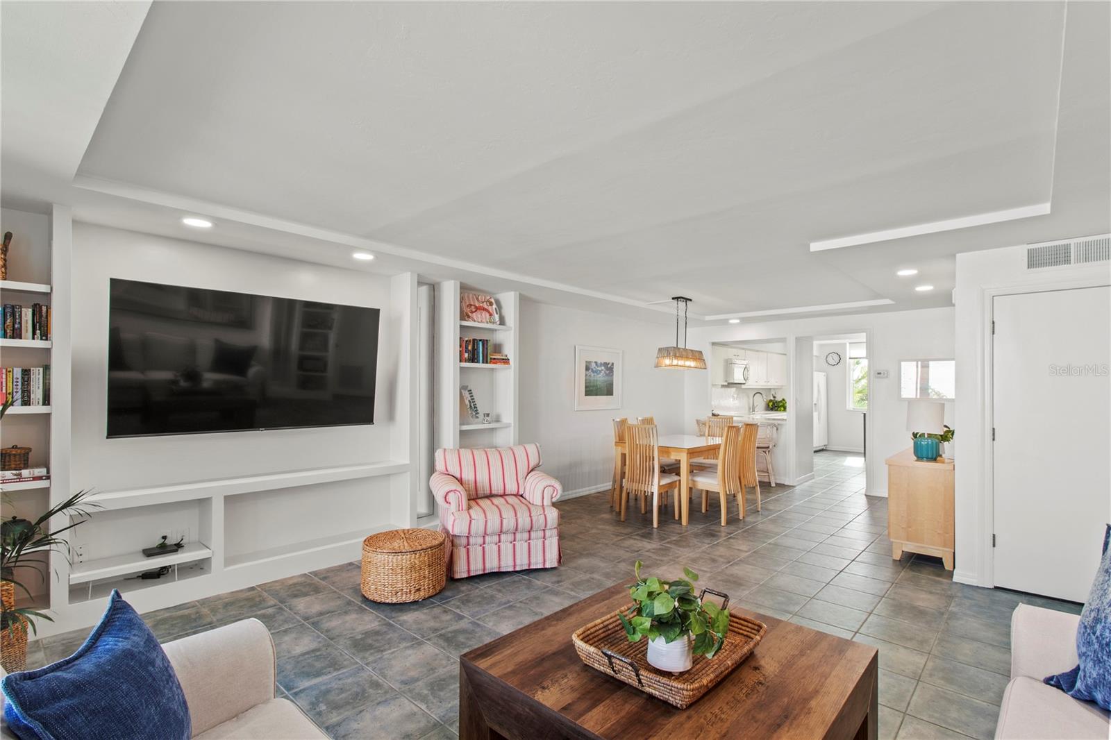 Image 17 of 58 For 829 Bayport Way 829