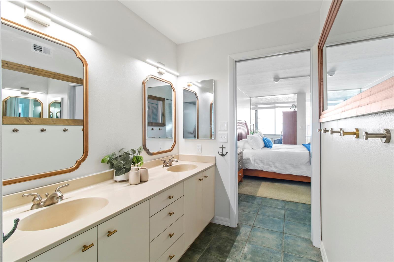 Image 25 of 58 For 829 Bayport Way 829