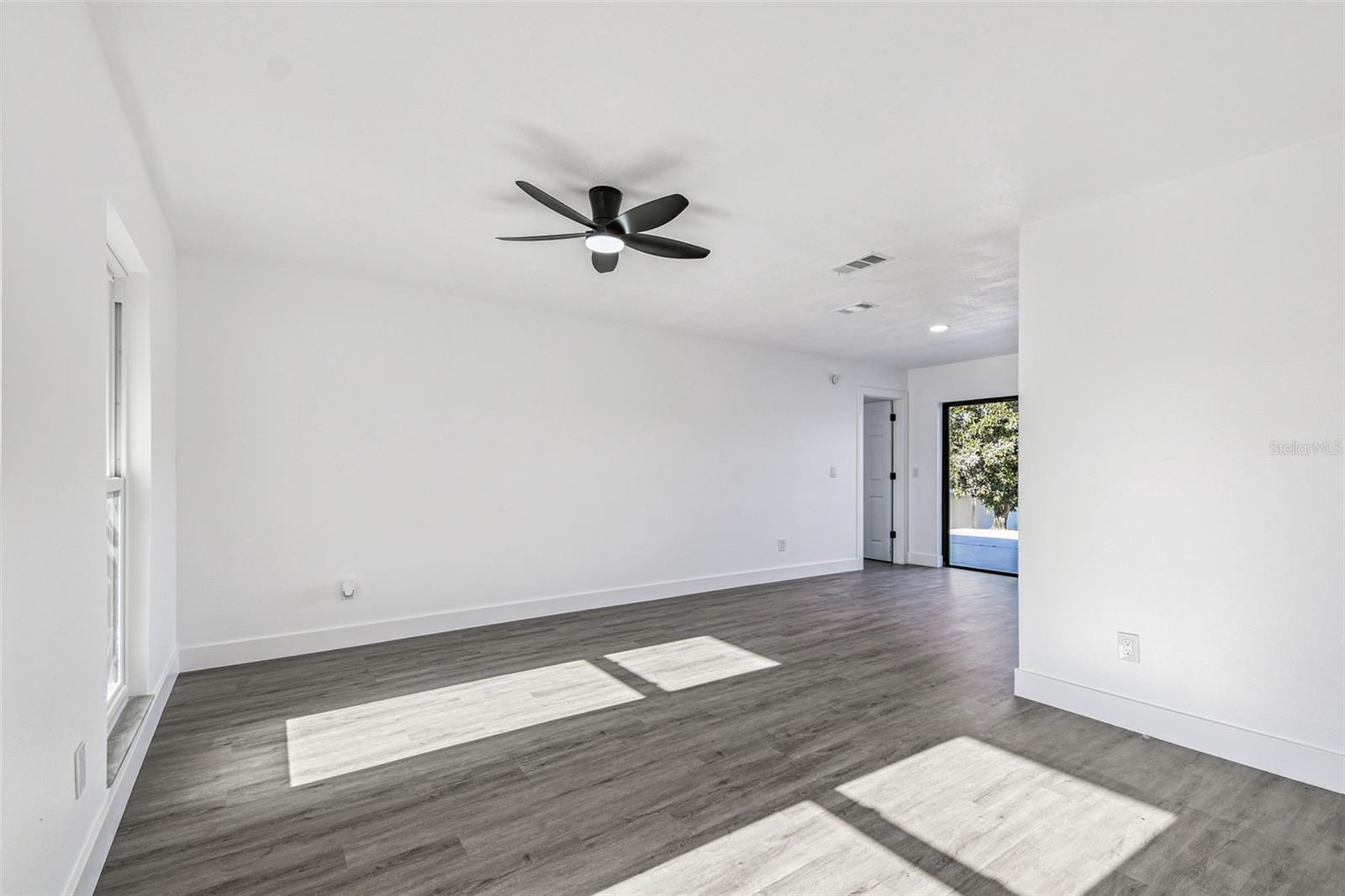 Image 11 of 86 For 10609 Out Island Drive