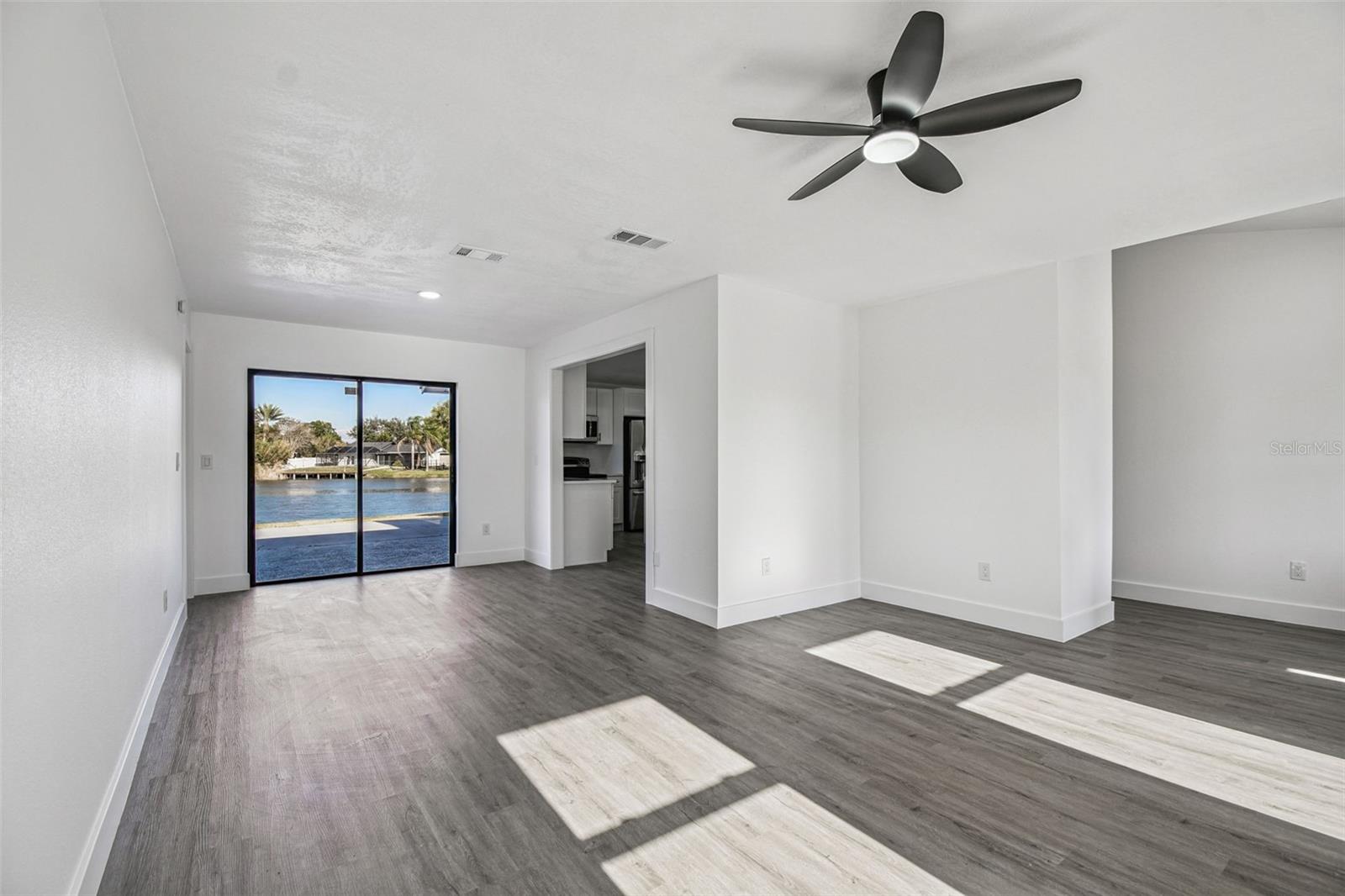 Image 14 of 86 For 10609 Out Island Drive