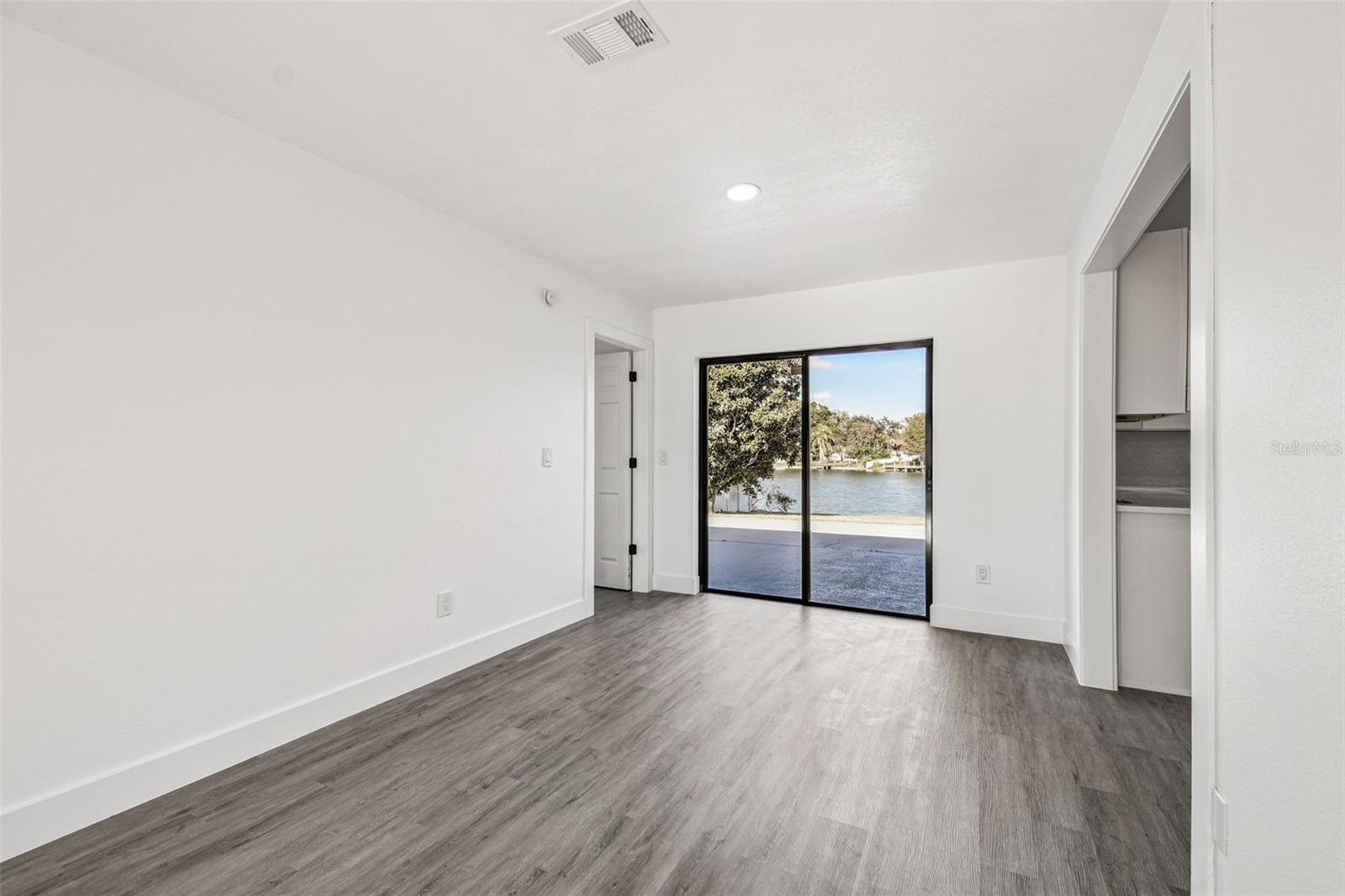 Image 17 of 86 For 10609 Out Island Drive