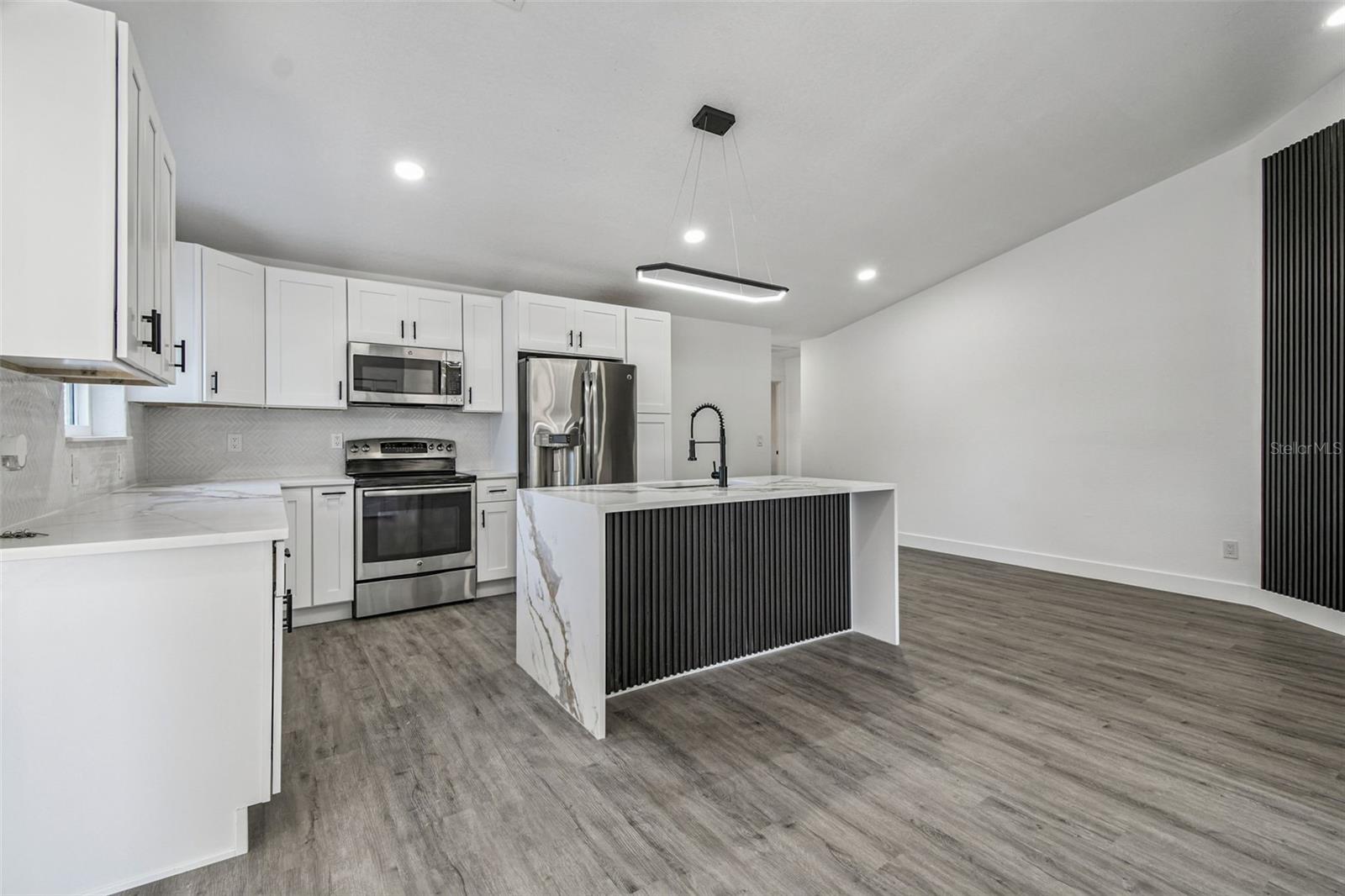 Image 22 of 86 For 10609 Out Island Drive