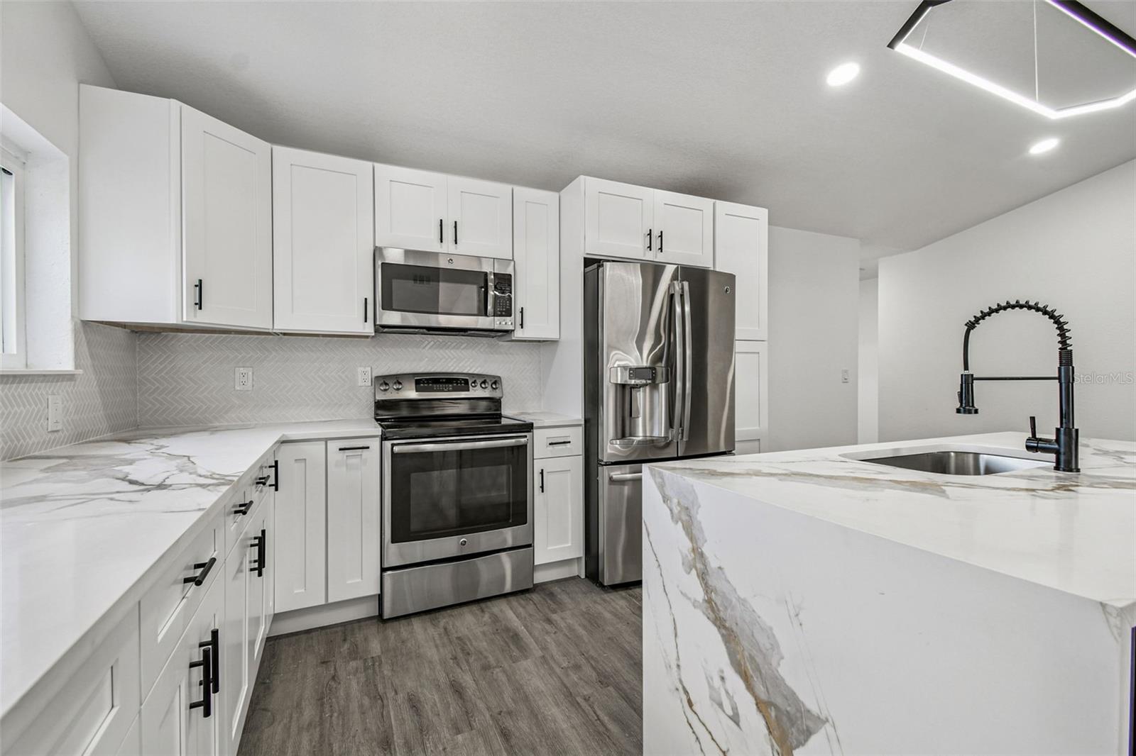 Image 29 of 86 For 10609 Out Island Drive