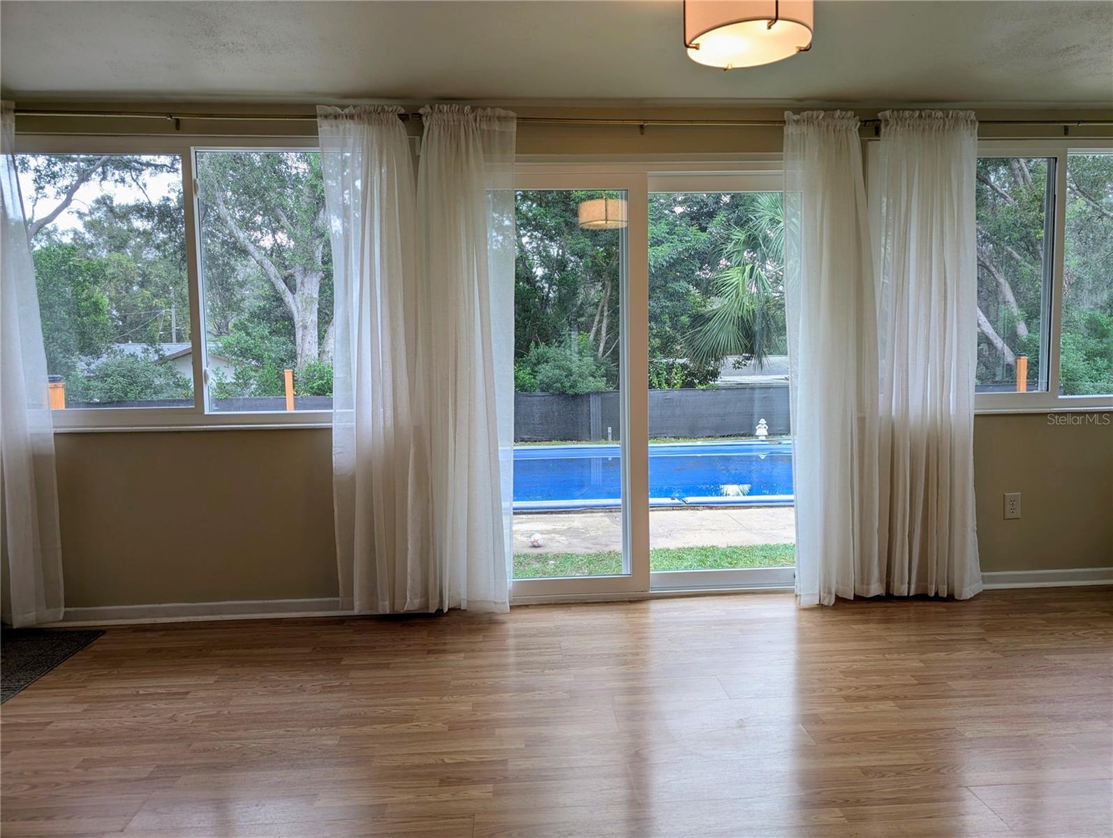 Image 14 of 38 For 618 Bell Avenue