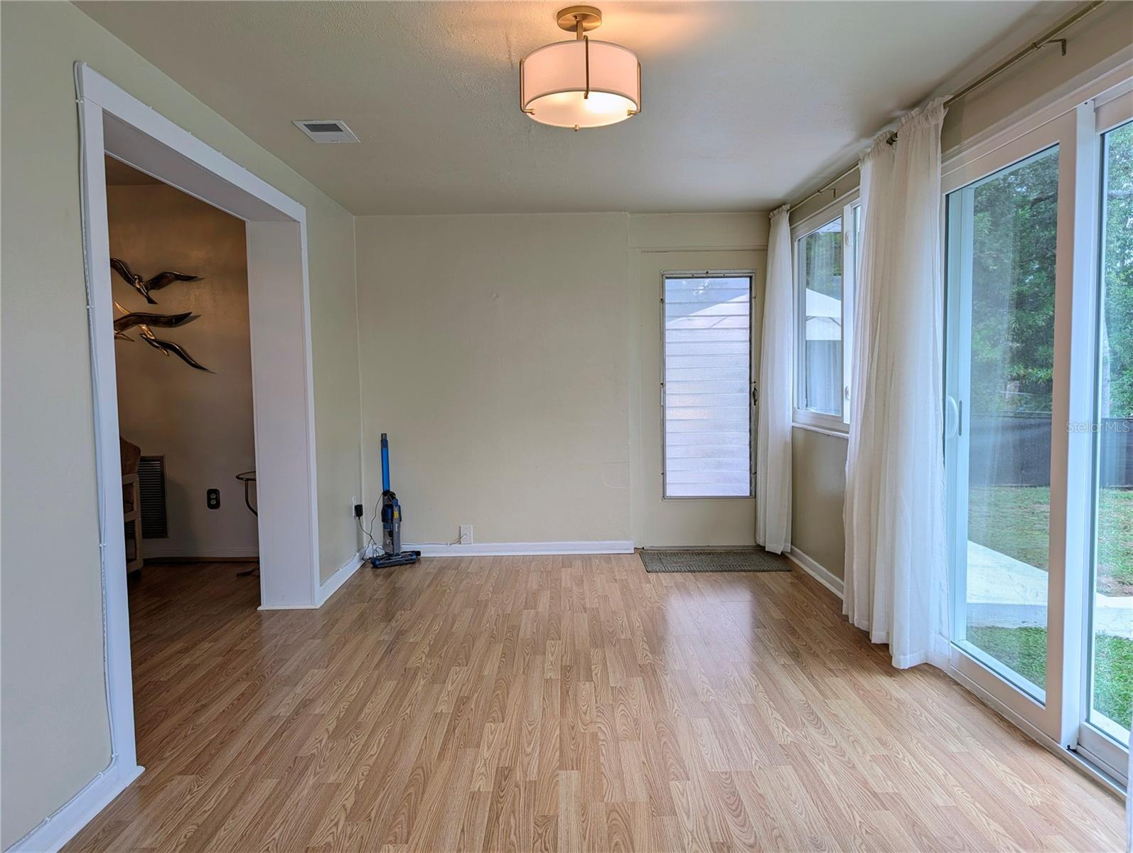 Image 16 of 38 For 618 Bell Avenue