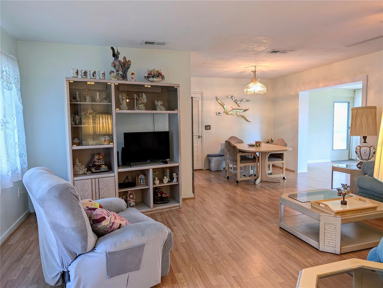 Image 3 of 38 For 618 Bell Avenue