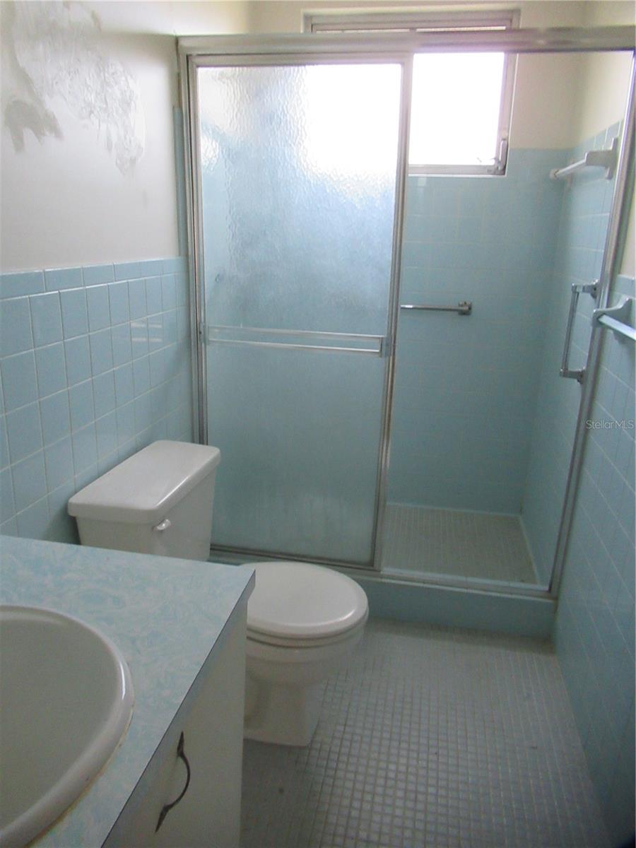 Image 13 of 22 For 2466 Ecuadorian Way 32