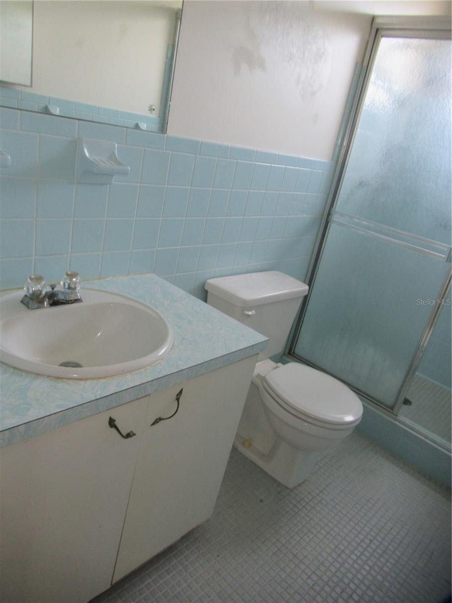 Image 15 of 22 For 2466 Ecuadorian Way 32