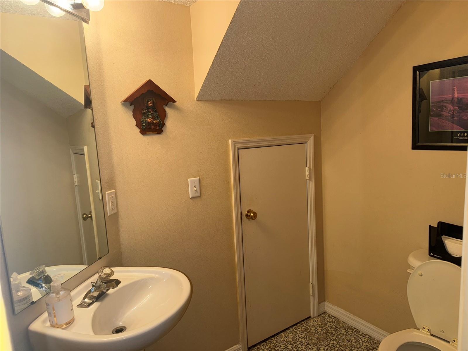 Image 12 of 15 For 7313 Bank Drive