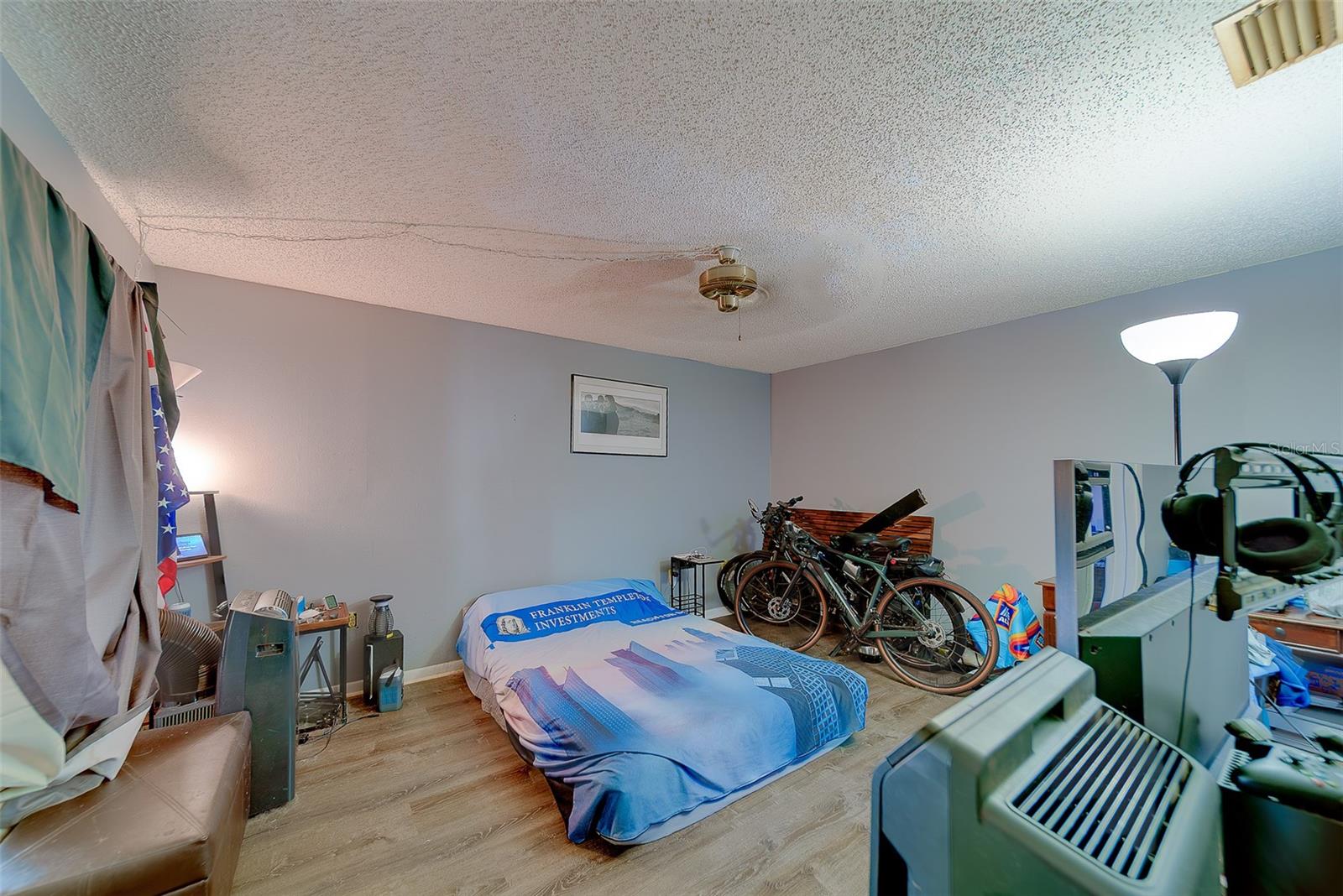 Image 18 of 40 For 7833 Bristol Court