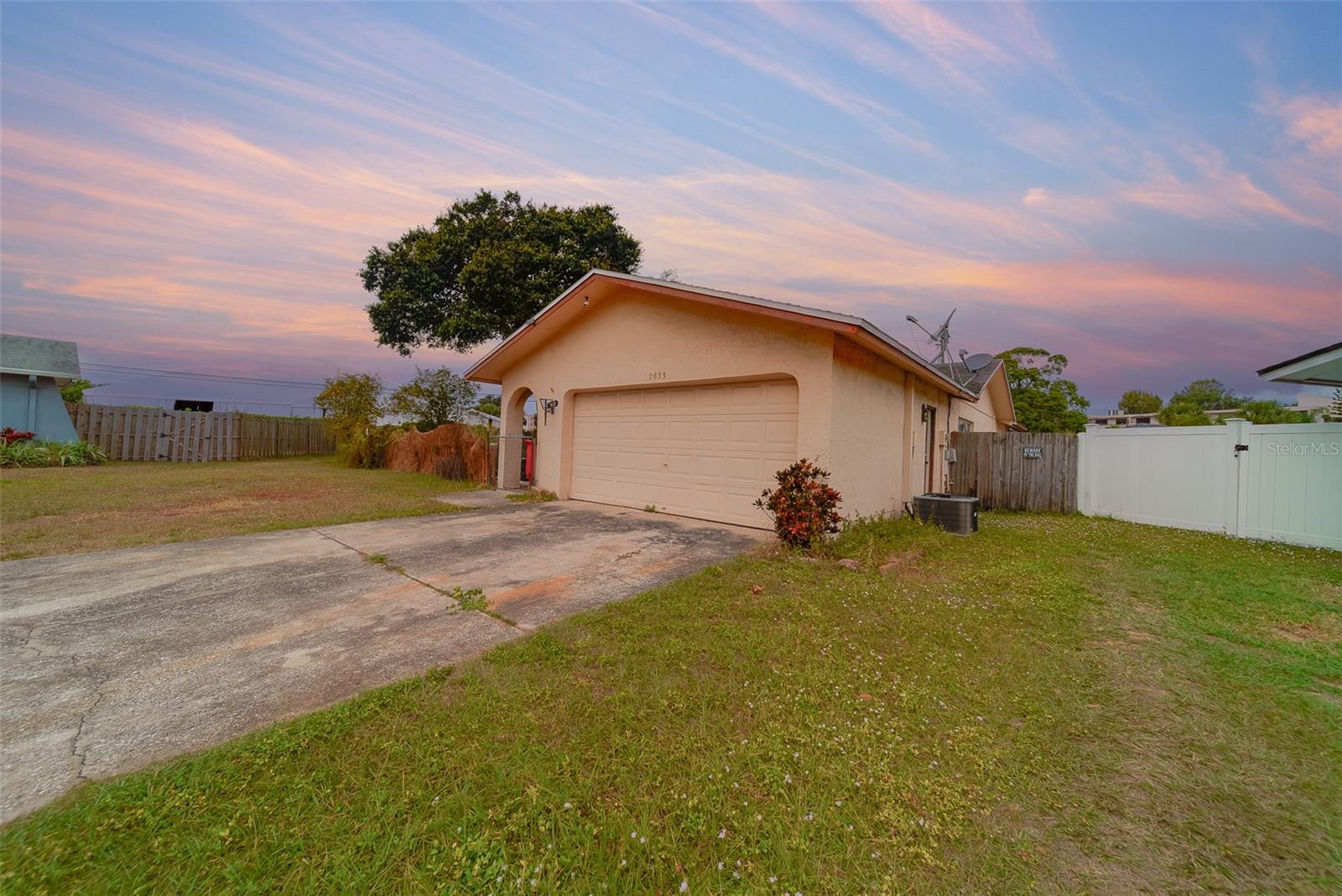 Image 2 of 40 For 7833 Bristol Court