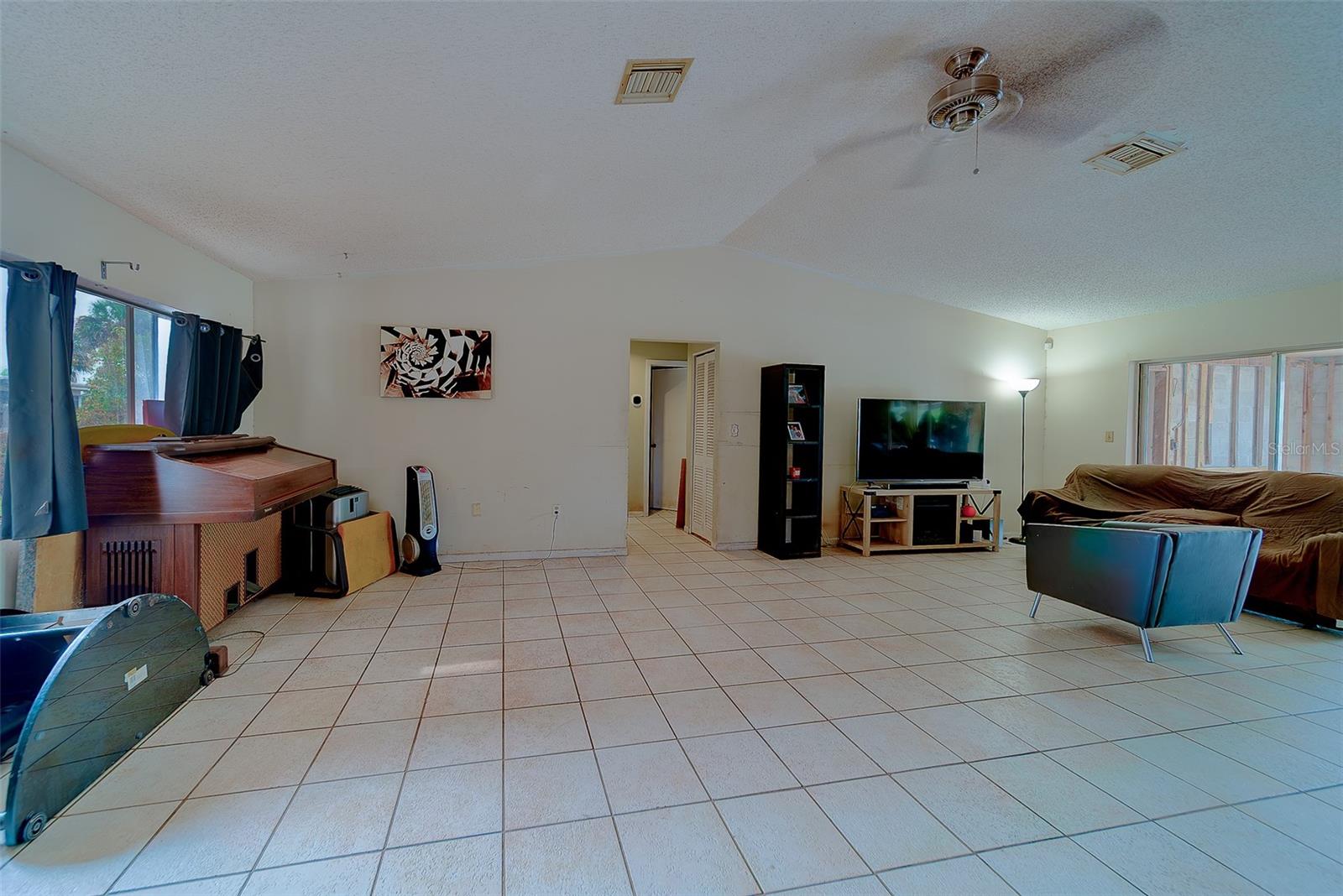 Image 6 of 40 For 7833 Bristol Court