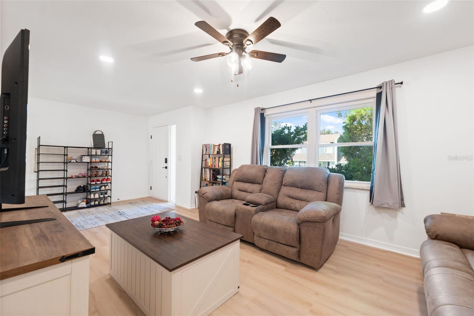 Image 10 of 49 For 1325 Abbey Crescent Lane