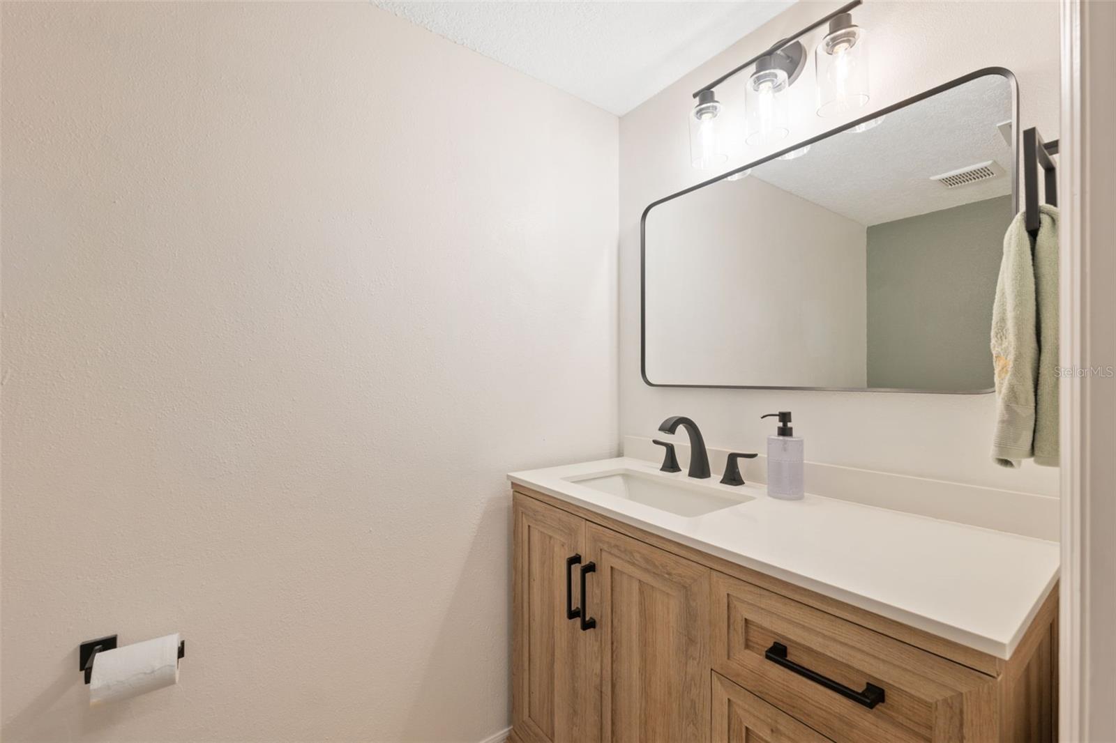 Image 11 of 49 For 1325 Abbey Crescent Lane