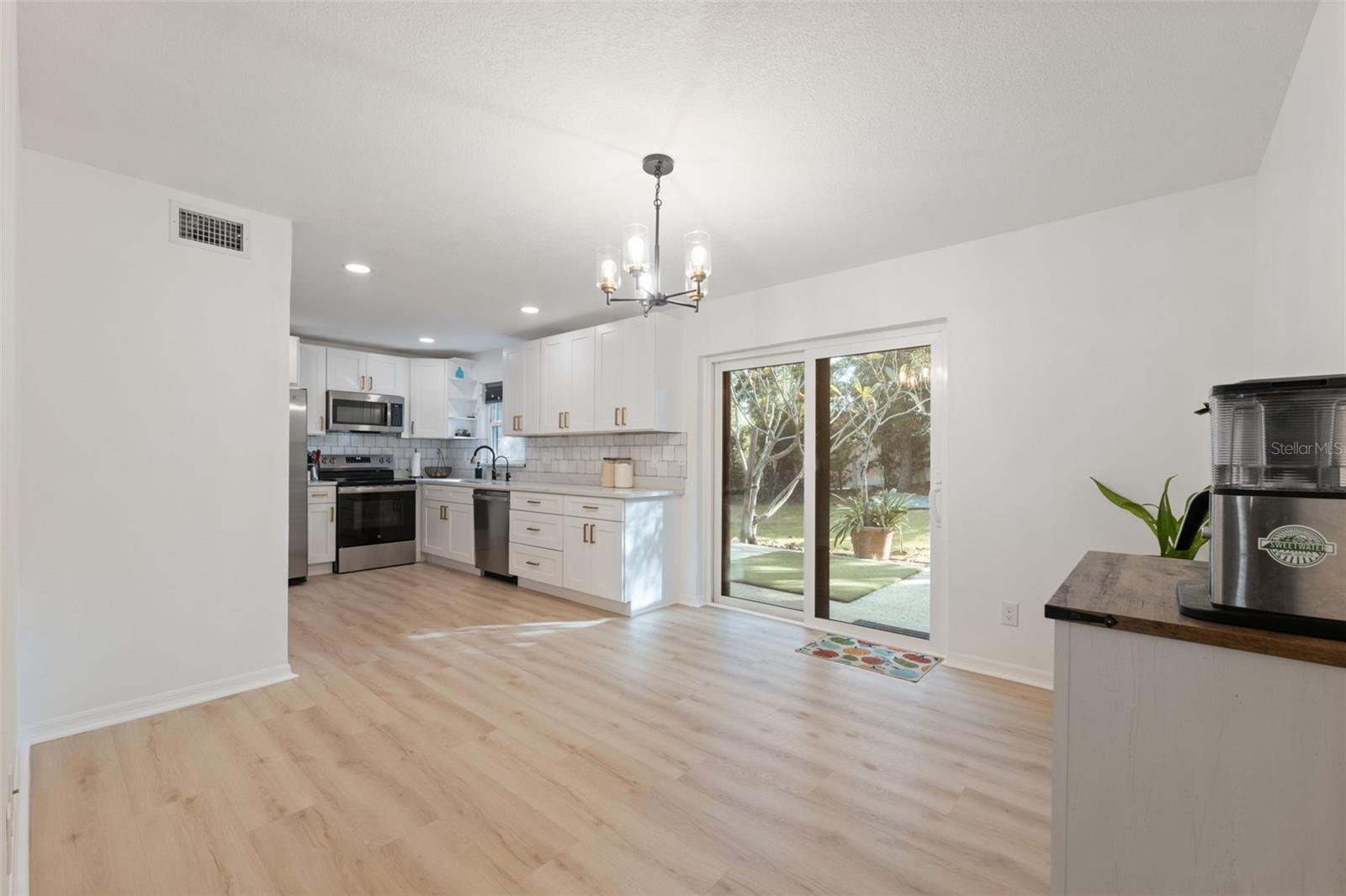 Image 12 of 49 For 1325 Abbey Crescent Lane