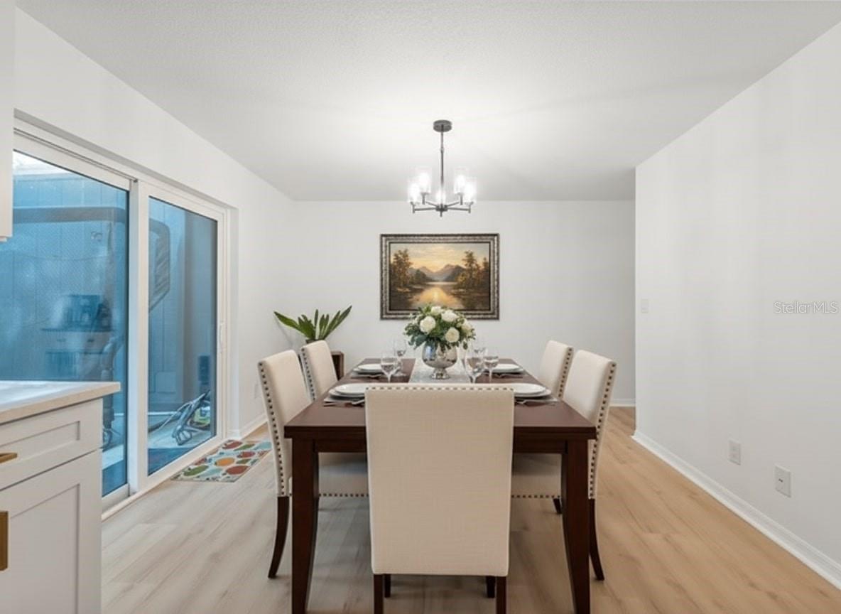 Image 13 of 49 For 1325 Abbey Crescent Lane