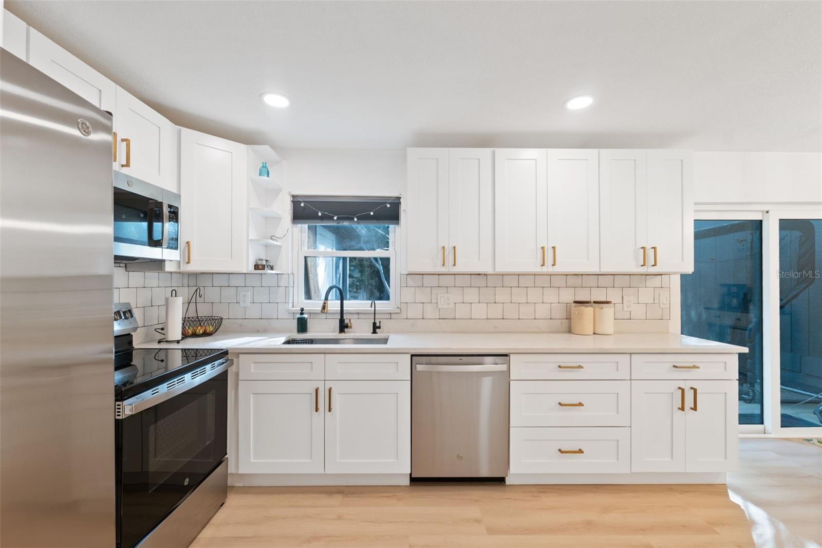 Image 18 of 49 For 1325 Abbey Crescent Lane