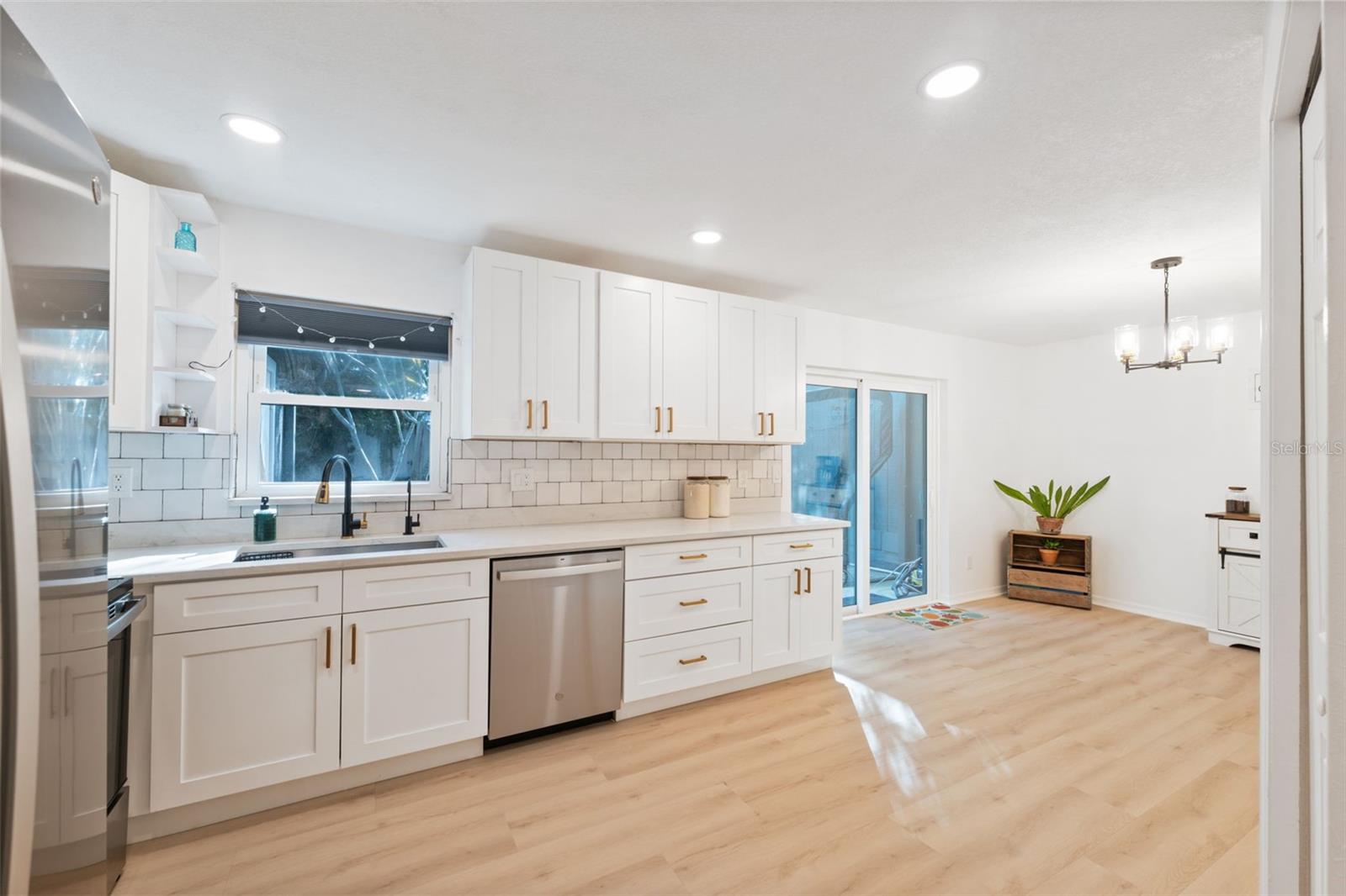 Image 19 of 49 For 1325 Abbey Crescent Lane