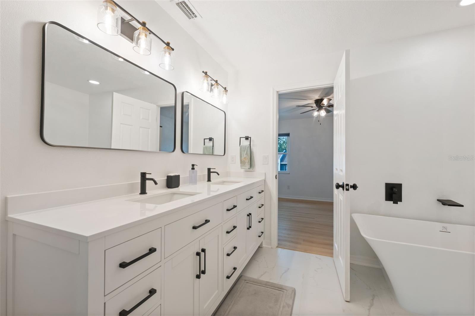 Image 25 of 49 For 1325 Abbey Crescent Lane