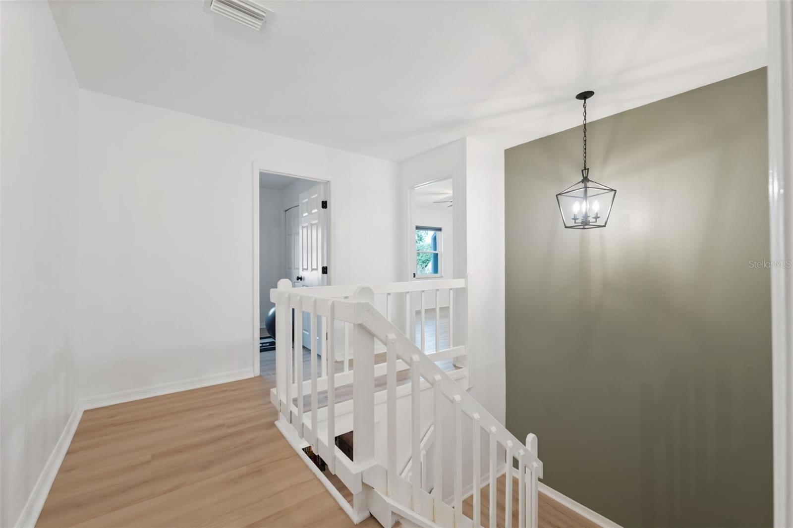 Image 31 of 49 For 1325 Abbey Crescent Lane