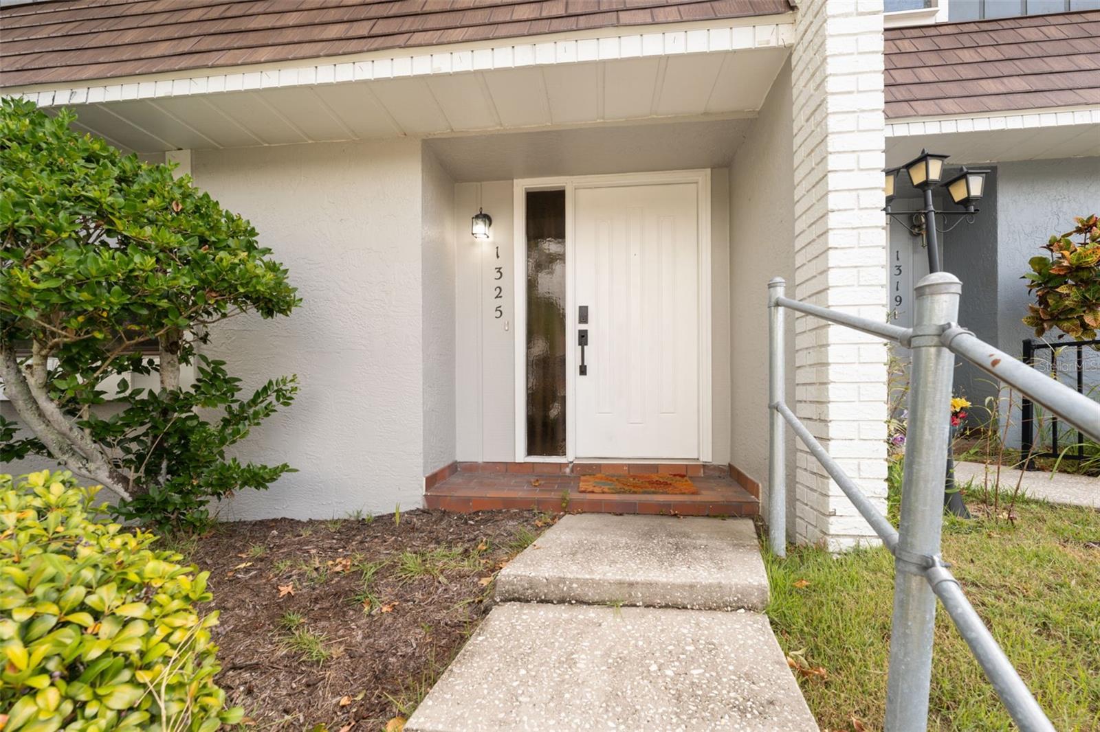 Image 5 of 49 For 1325 Abbey Crescent Lane