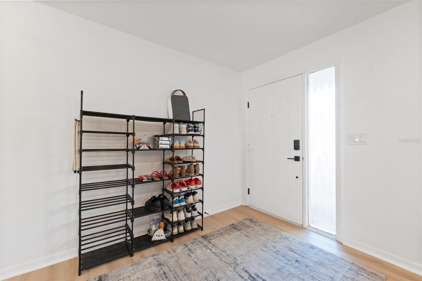 Image 6 of 49 For 1325 Abbey Crescent Lane