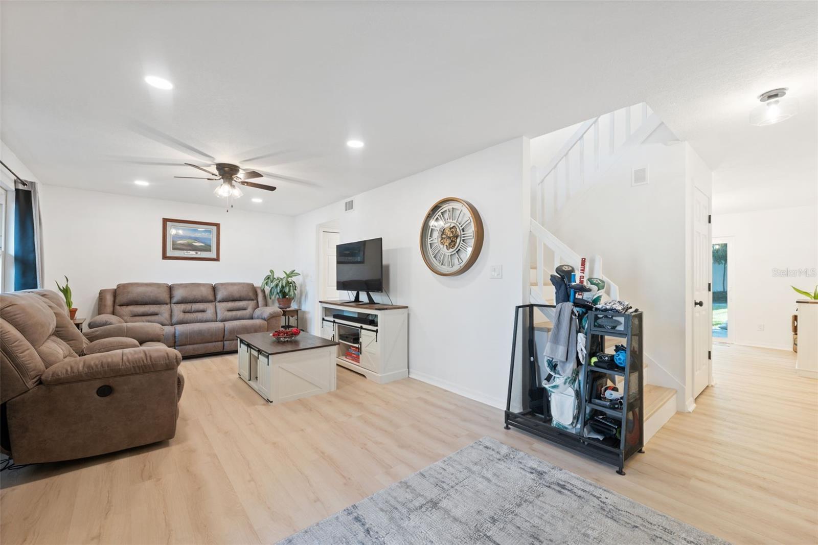 Image 7 of 49 For 1325 Abbey Crescent Lane