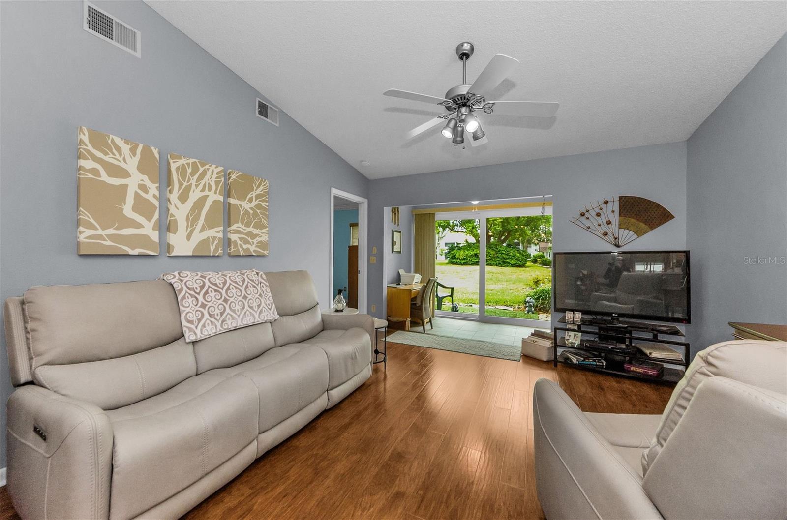 Image 17 of 30 For 1460 Oak Hill Drive 103