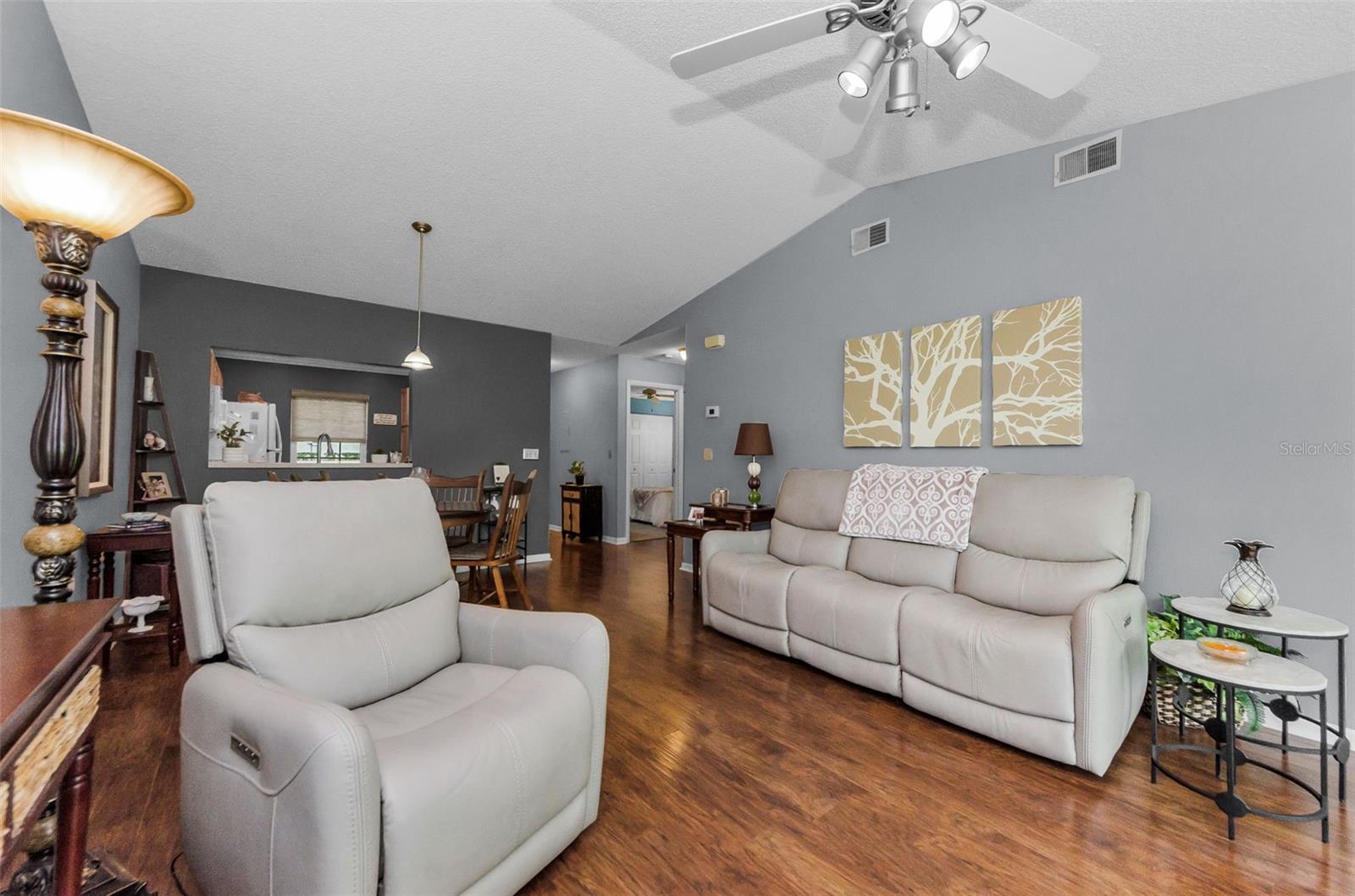 Image 18 of 30 For 1460 Oak Hill Drive 103