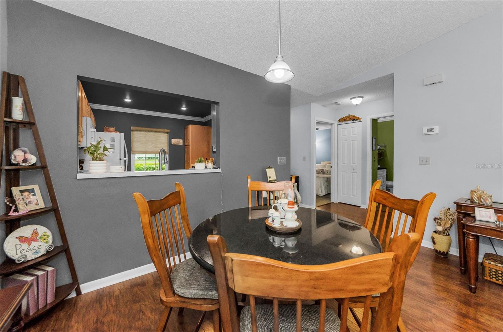 Image 5 of 30 For 1460 Oak Hill Drive 103